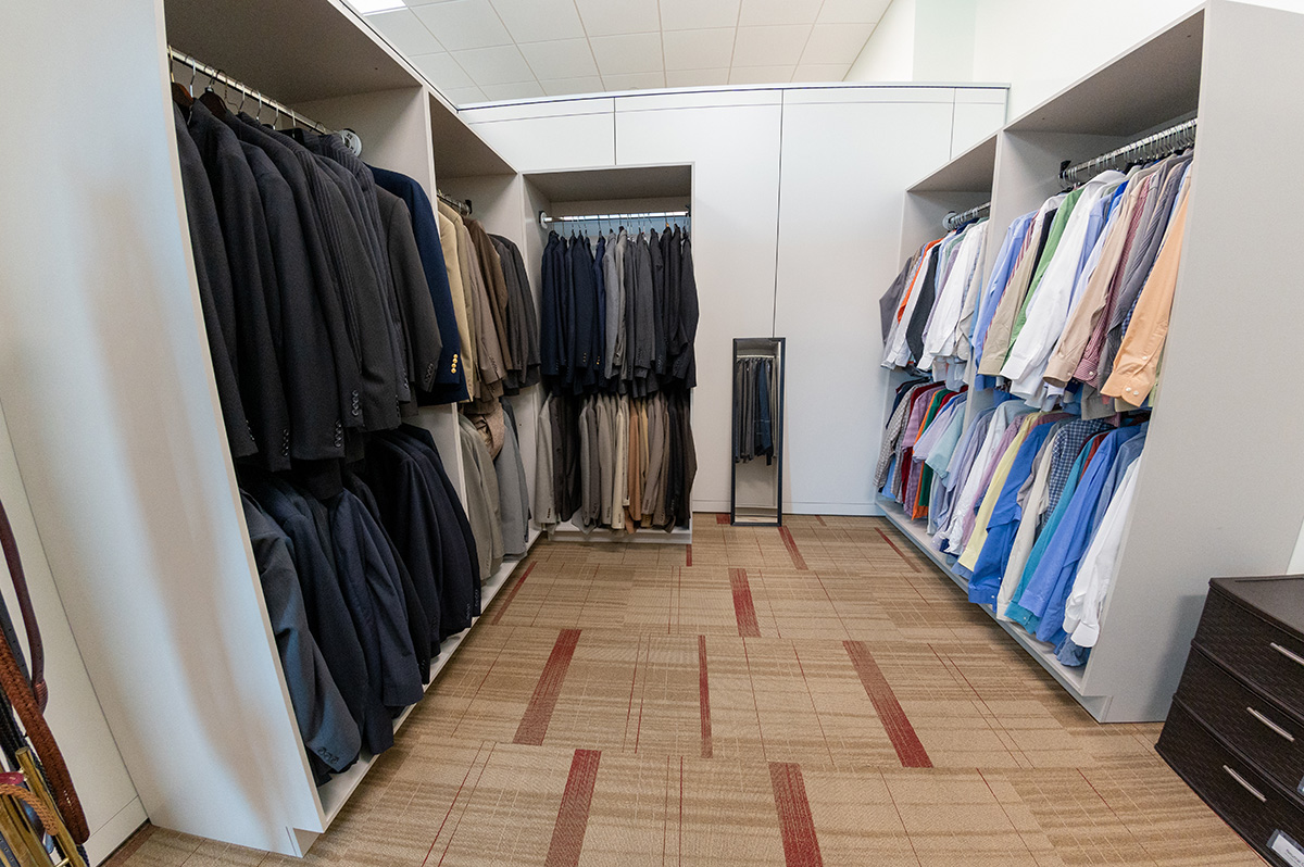 Masculin Career Closet